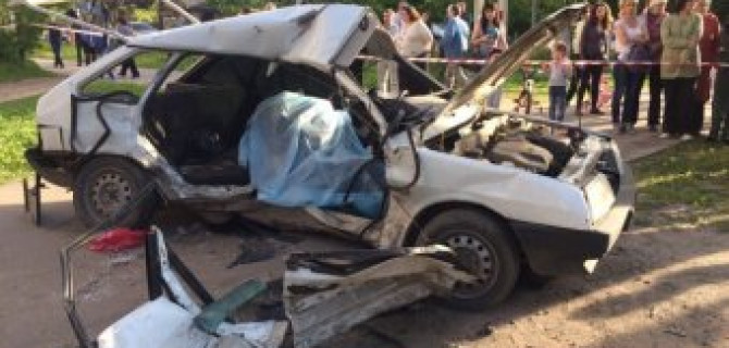 В страшном ДТП в Иванове погибла девушка и пострадал ребенок