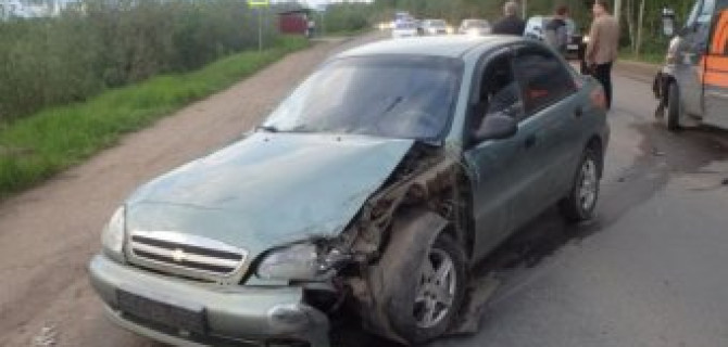 В Кировской области иномарка сбила школьников на переходе: погибла 12-летняя девочка