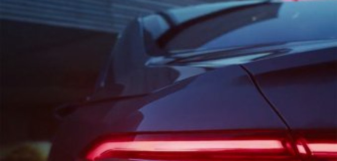 Audi на видео показали автоматическую парковку седана A8