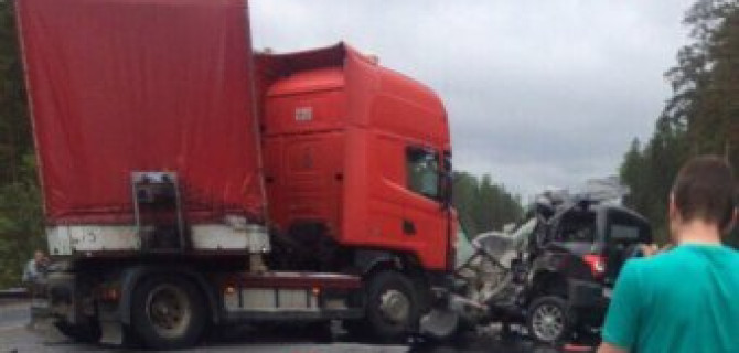 В ДТП с фурой на трассе «Скандинавия» погибли два человека