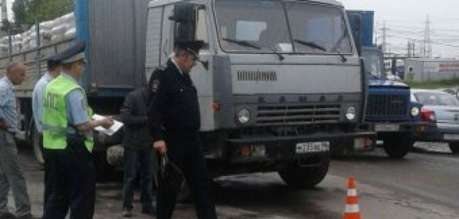 В Екатеринбурге 5-летнюю девочку сбил КАМАЗ: ребенку отрвало руку