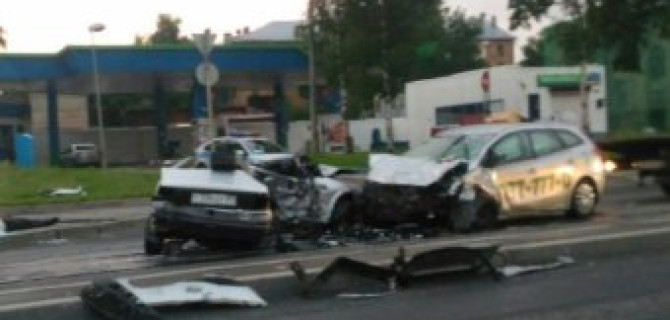 В ДТП в Петербурге на Октябрьской набережной погиб молодой водитель
