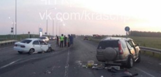 Три человека пострадали в ДТП с двумя иномарками под Красноярском