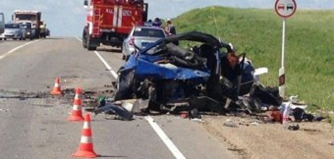 Четыре человека погибли в лобовом ДТП на Ставрополье