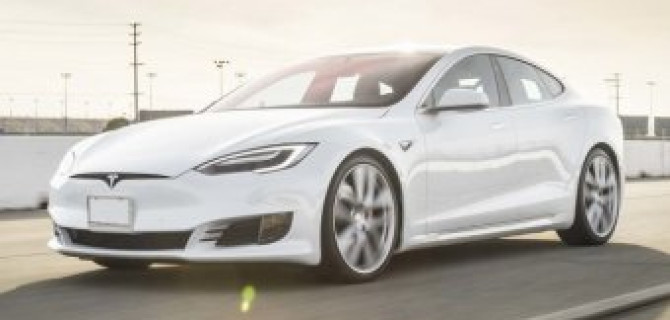 Tesla Model S проехал без подзарядки 900 км