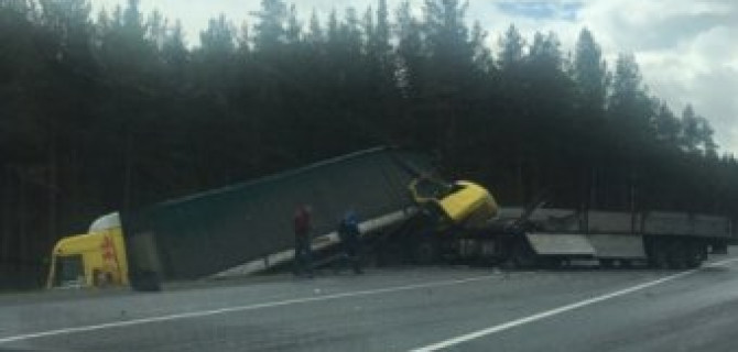 На трассе «Скандинавия» столкнулись грузовики