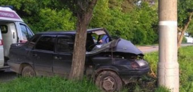 В Ижевске пьяный водитель врезался в столб