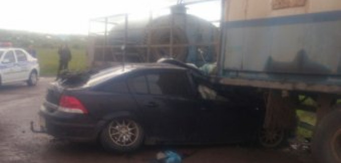 В Башкирии «Опель» врезался в прицеп грузовика: погиб человек