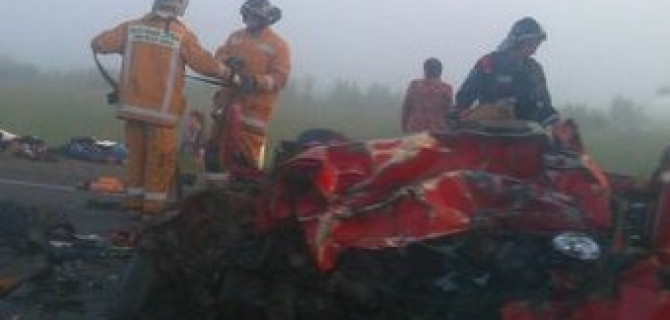 Пять человек погибли в ДТП с грузовиком в Ленобласти