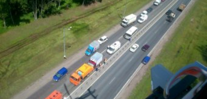 Пострадавшего в ДТП на Киевском шоссе эвакуировал вертолет