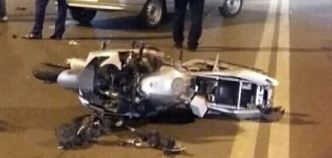 В Краснодаре мотоцикл с пассажиркой врезался в "Мерседес": мотоциклист погиб, девушка в тяжелом состоянии