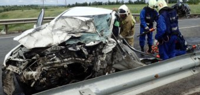 Под Самарой столкнулись грузовик и две легковушки: трое погибших