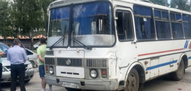 В Нижегородской области в ДТП погиб водитель автобуса, врезавшегося в рекламный щит