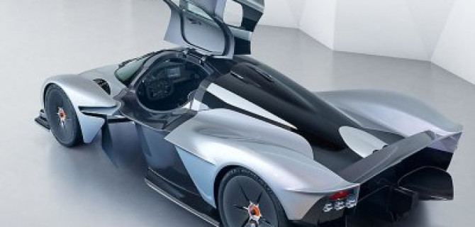 Aston Martin представили предсерийный гиперкар Valkyrie