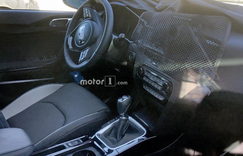 В Сеть выложили фото салона нового поколения KIA Ceed KIA Ceed 2018 spy (5).jpg