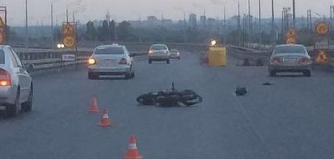 В Ростове мотоциклист врезался в отбойник и погиб