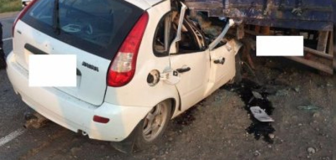 Две женщины погибли в ДТП с влетевшей под КамАЗ «Калиной» в Ставропольском крае