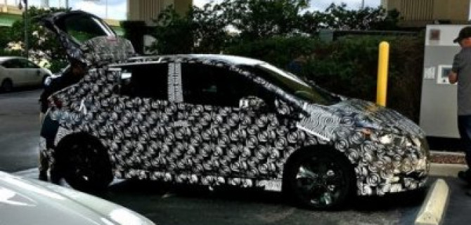 Nissan тестирует новое поколение Leaf на общественных дорогах
