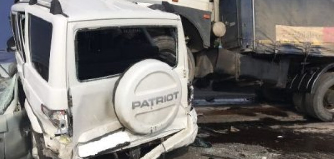 В массовом ДТП под Ростовом погиб пассажир ВАЗа