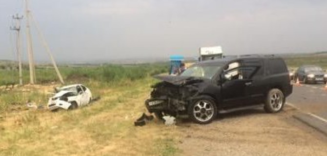 Под Ставрополем ДТП с внедорожником и "Ладой" с пятью пассажирами - двое погибших