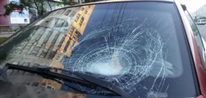 В Архангельске BMW не смог избежать столкновения с бабушкой, решившей перебежать дорогу в неположенном месте