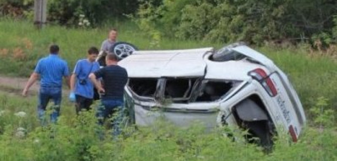 Под Новосибирском при опрокидывании автомобиля погибли двое детей