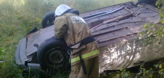 Под Орлом в опрокинувшемся автомобиле погибла 25-летняя девушка