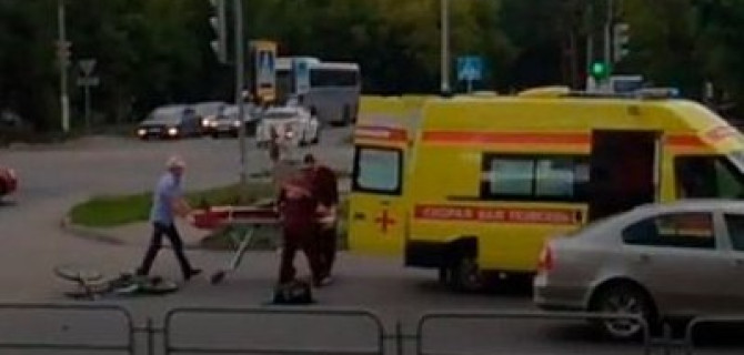 Спасали одну – сбили другую: в Магнитогорске «скорая» сбила велосипедистку