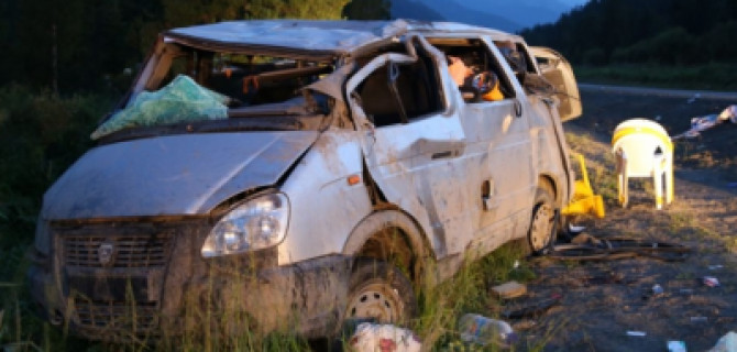 Двое взрослых и двое детей погибли в ДТП на Алтае
