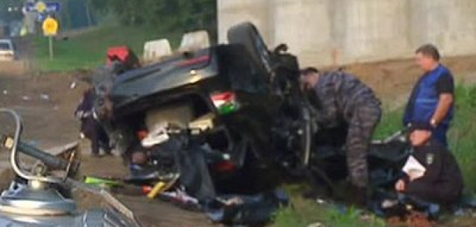 BMW врезался в бетонное ограждение в Новой Москве – погибли два человека