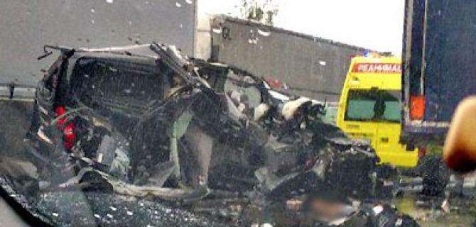 В ДТП с микроавтобусом у Ям-Ижоры погибла молодая девушка