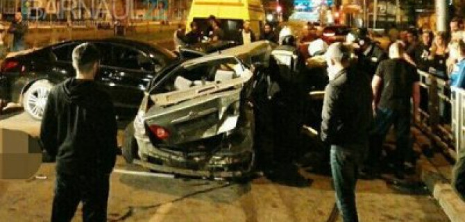 В ночном ДТП в центре Барнаула погибли два человека