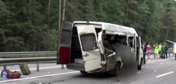 Три человека погибли в ДТП с микроавтобусом под Калугой