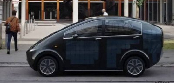 В Германии представили бюджетный электрокар на солнечных батареях