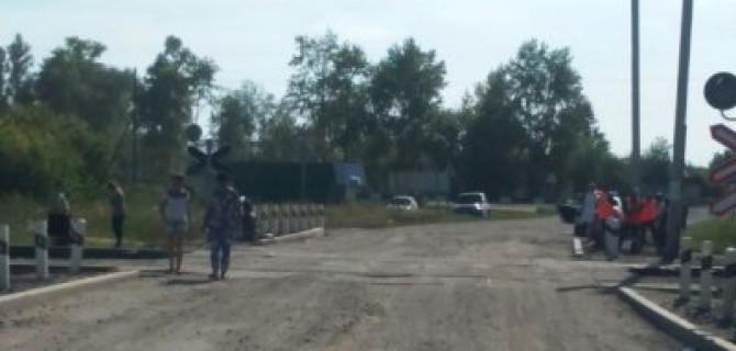 Два человека на мотоцикле погибли, попав под тепловоз в Новосибирской области