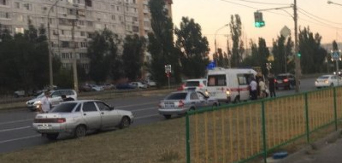 В Волжском автомобиль сбил девочку