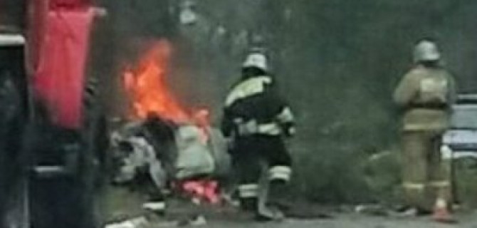 В ДТП с автопоездом в Карелии люди сгорели в машине, в том числе дети