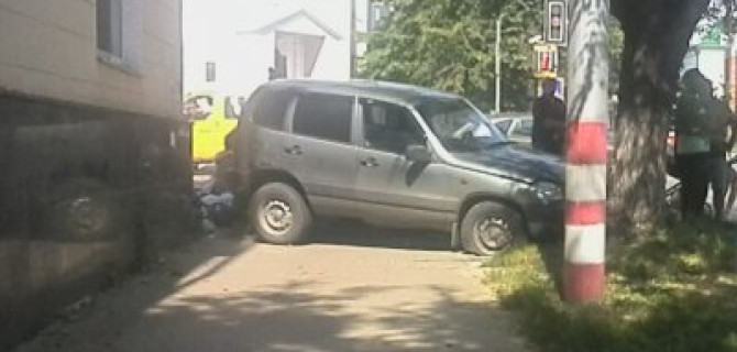 В Ульяновске после ДТП машина насмерть сбила 19-летнюю девушку