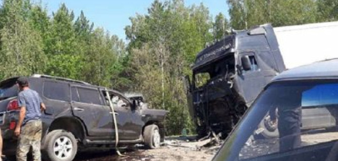 Lexus столкнулся с грузовиком в Тайшетском районе: погибли два человека