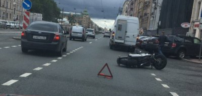 На Лиговском в Петербурге сбили мотоциклиста