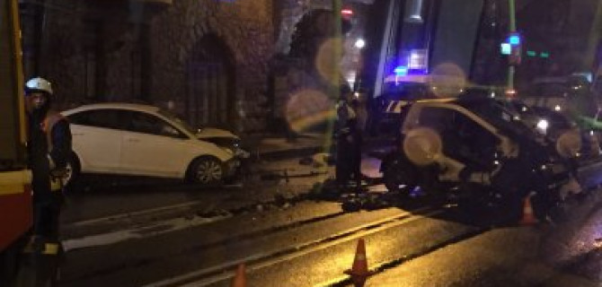 Водитель Smart погиб в ночном ДТП с такси в Петербурге