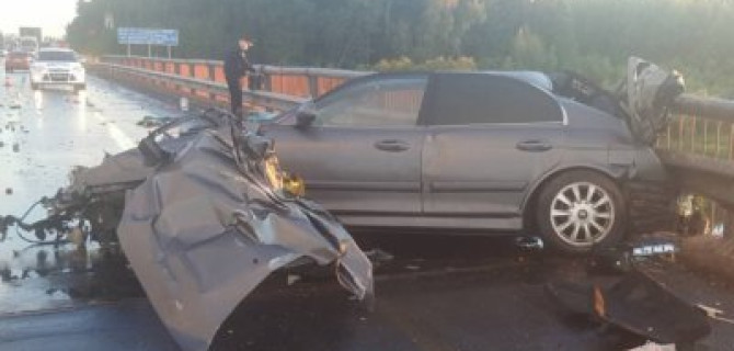 В Сургутском районе в ДТП с грузовиком погибли женщина и ребенок