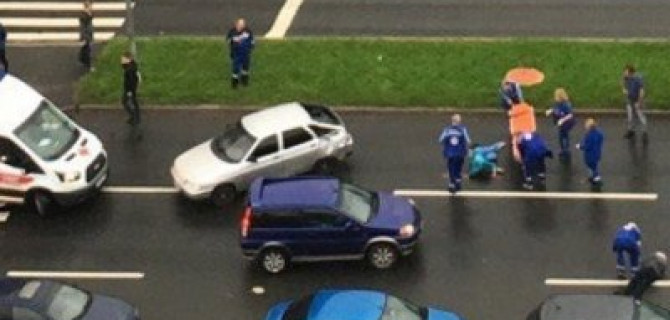 В Петербурге после ДТП машина насмерть сбила женщину-пешехода