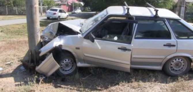 В Саракташе ВАЗ насмерть сбил человека и врезался в столб