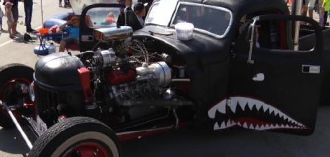 В Кургане презентовали автомобиль, собранный из 10 машин