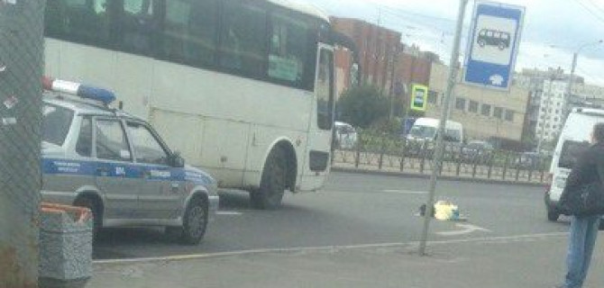 В Петербурге иномарка насмерть сбила женщину на переходе