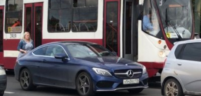 ДТП на Литейном мосту с участием Mercedes Benz Coupe