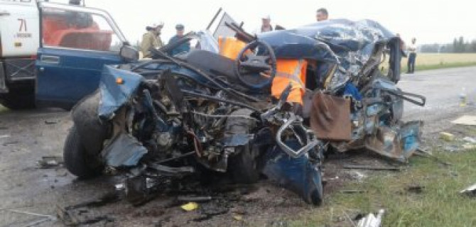 Мать с дочерью погибли в ДТП в КамАЗом в Буздякском районе Башкортостана