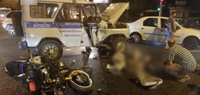 Мотоциклист погиб в ДТП с полицейской машиной в Краснодаре