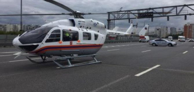 Пострадавшего в ДТП в Москве ребенка эвакуировал вертолет
